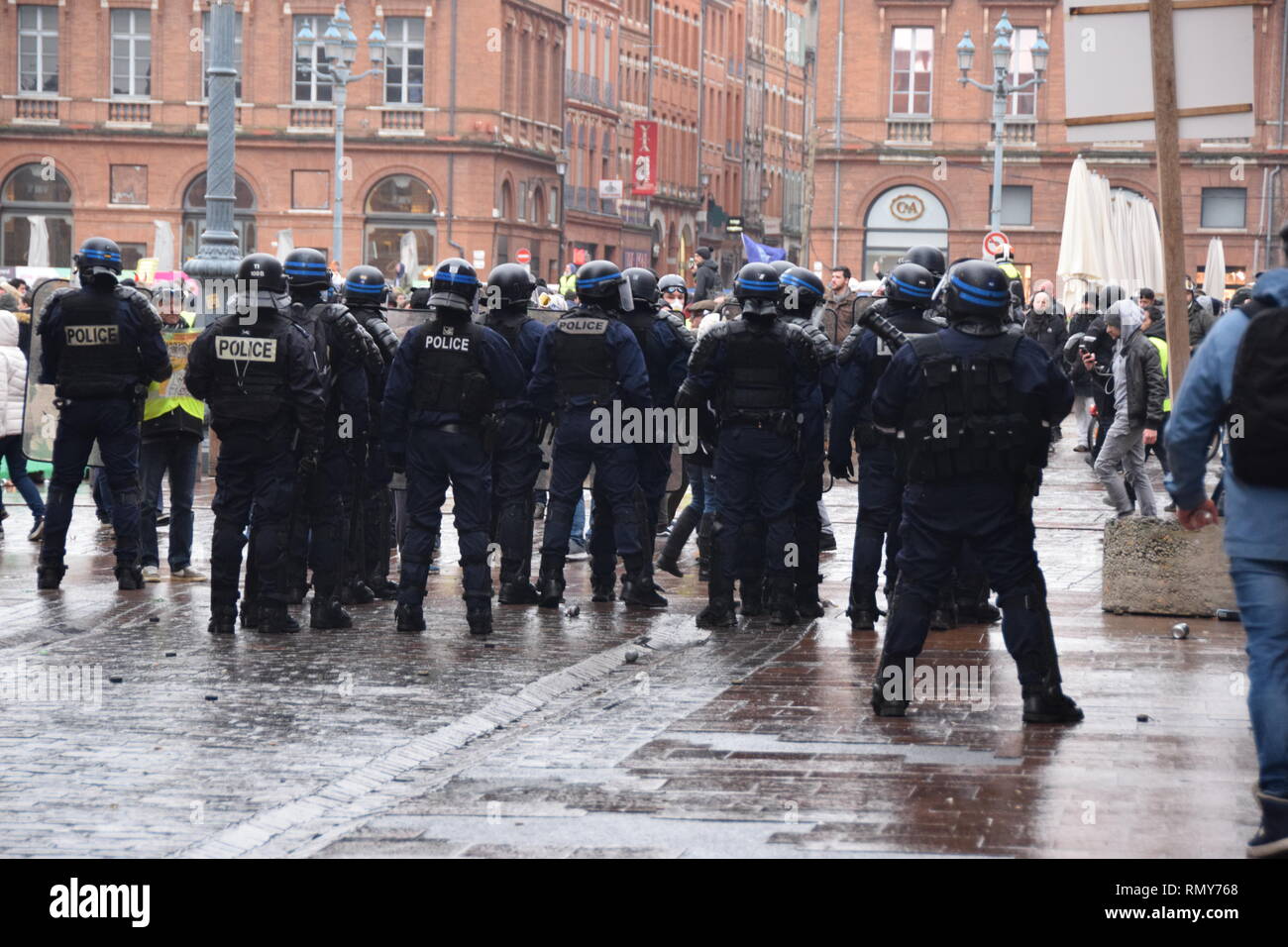 Ernsthafte Auseinandersetzungen aufgetreten ist am 02/02/2019 in den Straßen von Toulouse, Frankreich, zwischen Bereitschaftspolizei Einheiten und die gelbe Weste (gilets jaunes). Stockfoto