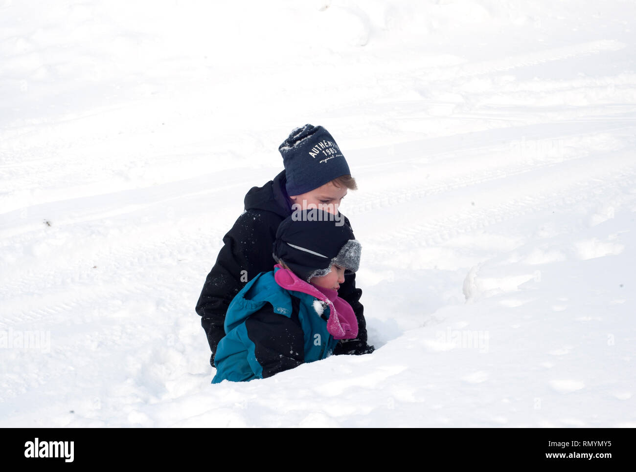 Schweden, Skifahren kann ein Mittel sein, eine entspannende Tätigkeit oder eine wettbewerbsfähige Winter Sport, in der die Teilnehmer verwendet Ski auf Schnee zu gleiten. Stockfoto