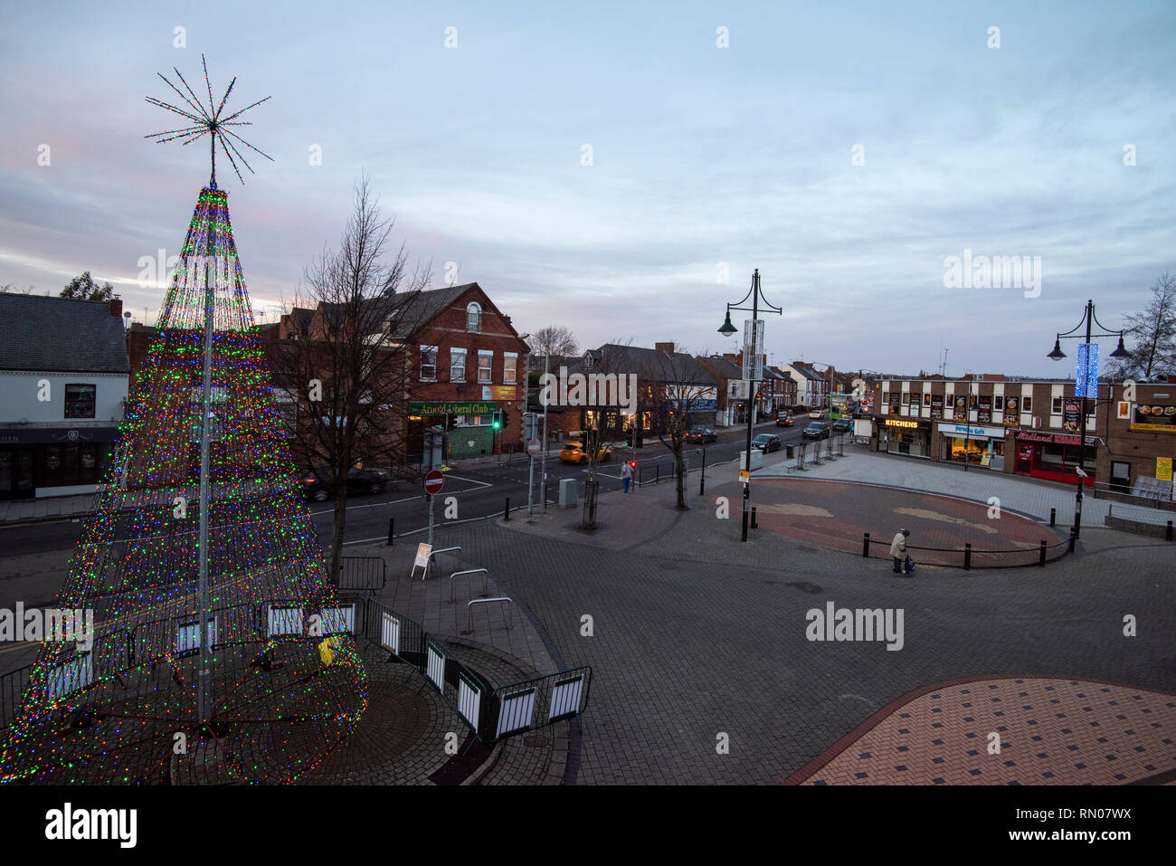 Dämmerung im Eagle Square in Arnold, Nottingham, Nottinghamshire England Großbritannien Stockfoto