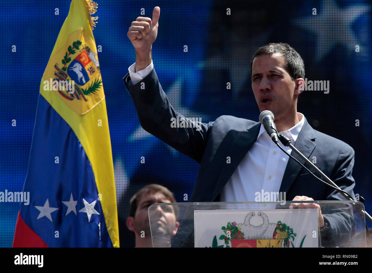 Caracas, Venezuela. 02 Feb, 2019. Juan Guaidó, der Führer der Opposition, spricht zu seinen Anhängern bei einer Rallye. Mehr als Hunderttausend Venez Stockfoto