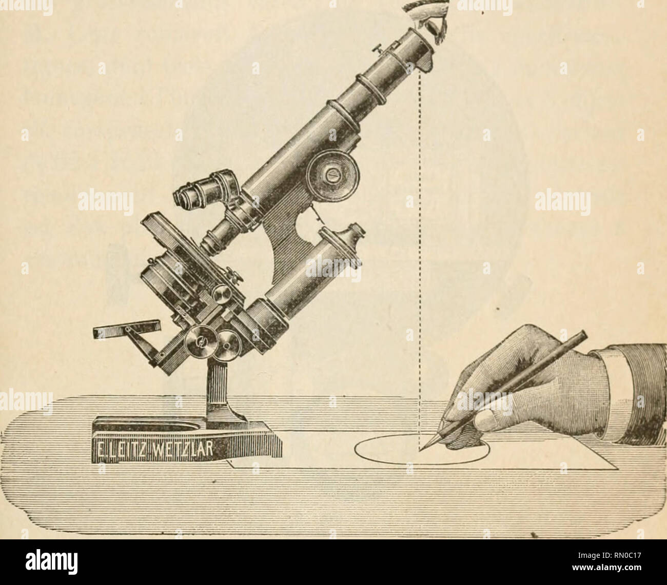 . Annales de la Socit belge de microscopie. Die Mikroskopie. BULLETIN DES SEANCES. 79 émanant de l'objet. Il y décrit également La forme d'oculaire lequel la table à dessiner doit être placée gießen. Abb. i.de manière à Ehemalige un-Winkel de 12 "avec Le Plan sur lequel se trouve disposé le Mikroskop. 2. - Wagen mobile. M. Leitz construit un-Wagen mobile einfach, qui s'Adapter à la Platine du Mikroskop comme le Montre notre Abbildung 5. Cette Platine possède Deux mouvements, Dans deux Sens perpendiculaires. Les branches mouvantes sind garnies de Plaketten gra-. Bitte beachten Sie, dass diese Bilder sind extr Stockfoto