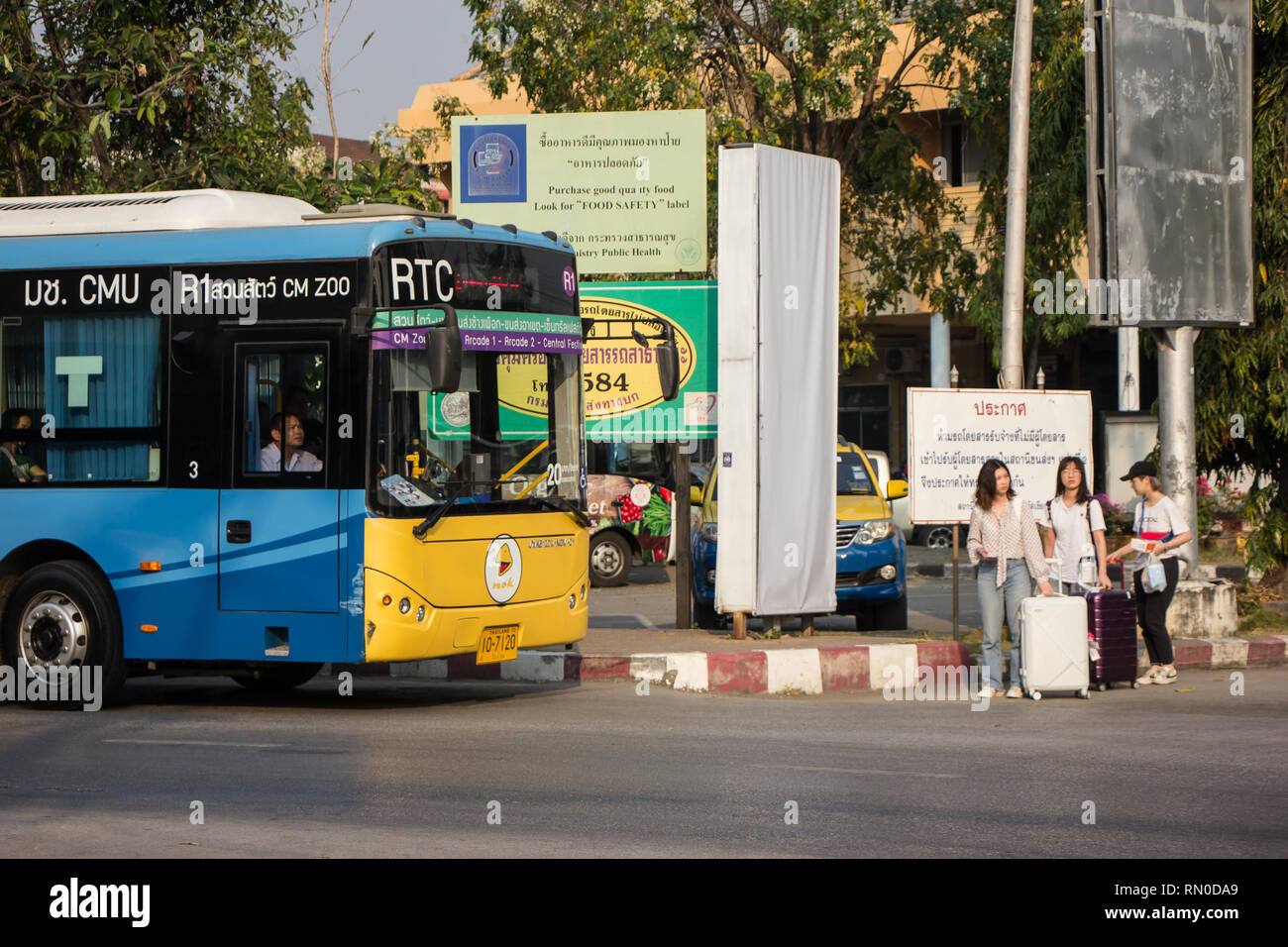 Chiangmai, Thailand - 16. Februar 2019: BLK-Bus von RTC oder Chiangmai Smart Bus. Service in der Stadt Wlan auf Bus- und Verwenden Transit Kaninchen Karte für Ticke Stockfoto