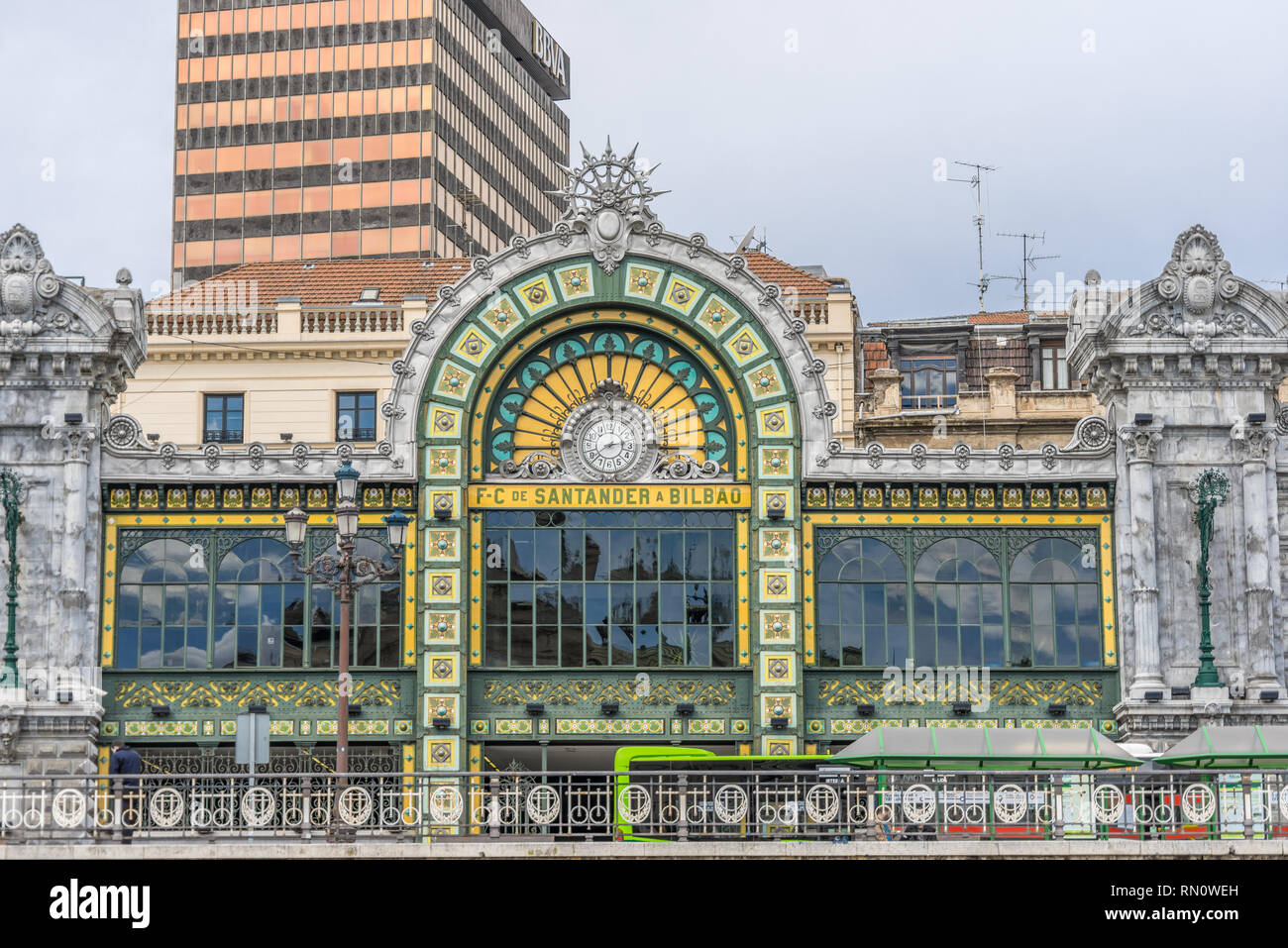 Abando Station Bilbao Stockfotos Und Bilder Kaufen Seite 2 Alamy