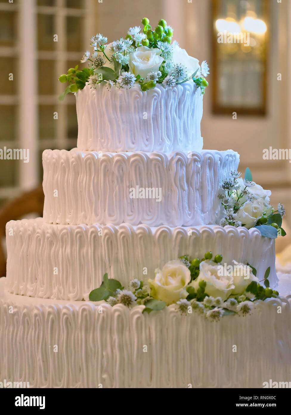 Hochzeit vielschichtige romantischen Zeremonie Kuchen Stockfoto