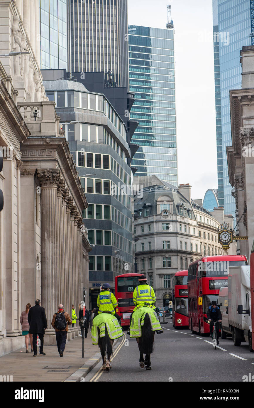 Berittene Polizei in der Londoner City Stockfoto