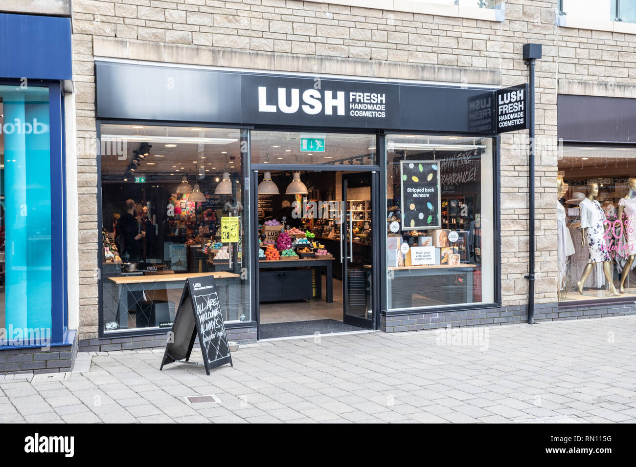 Üppige store Front im St Catherine's Walk, Carmarthen, South Wales. Sie frisch handgemachte Kosmetik und Gästen Lavin-Produkte zur Verfügung verkaufen, sind sie eine große Kette mit sh Stockfoto