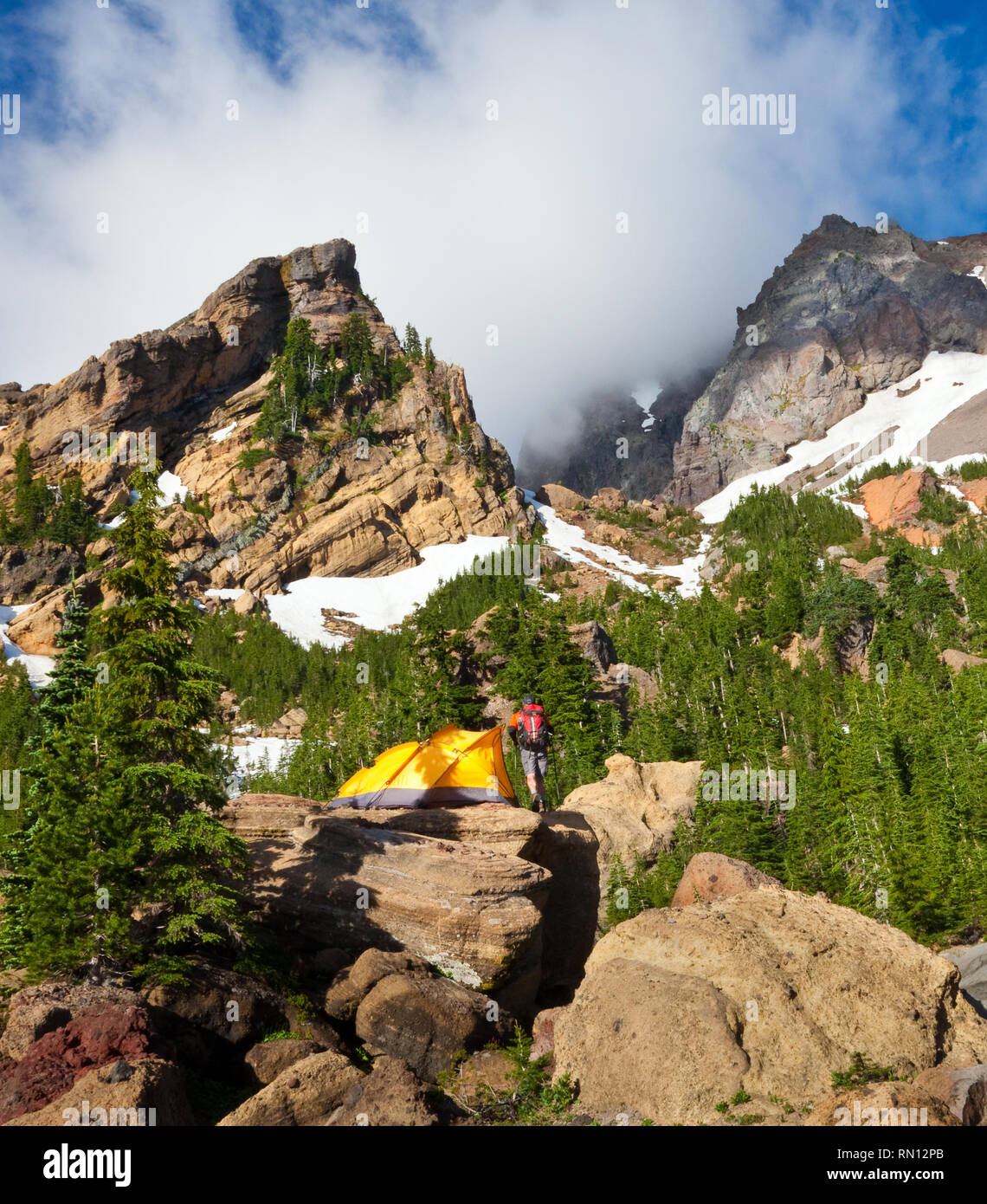 Wanderer und Zelt in der Mount Washington Wilderness Area außerhalb Schwestern Oregon Stockfoto