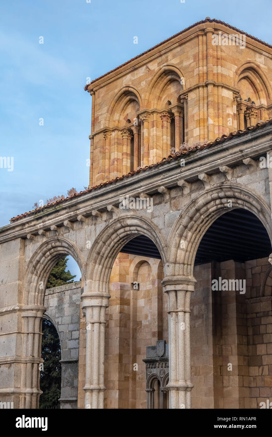 Die Basilika de los Santos Hermanos Martyres, Vicente, Sabina y