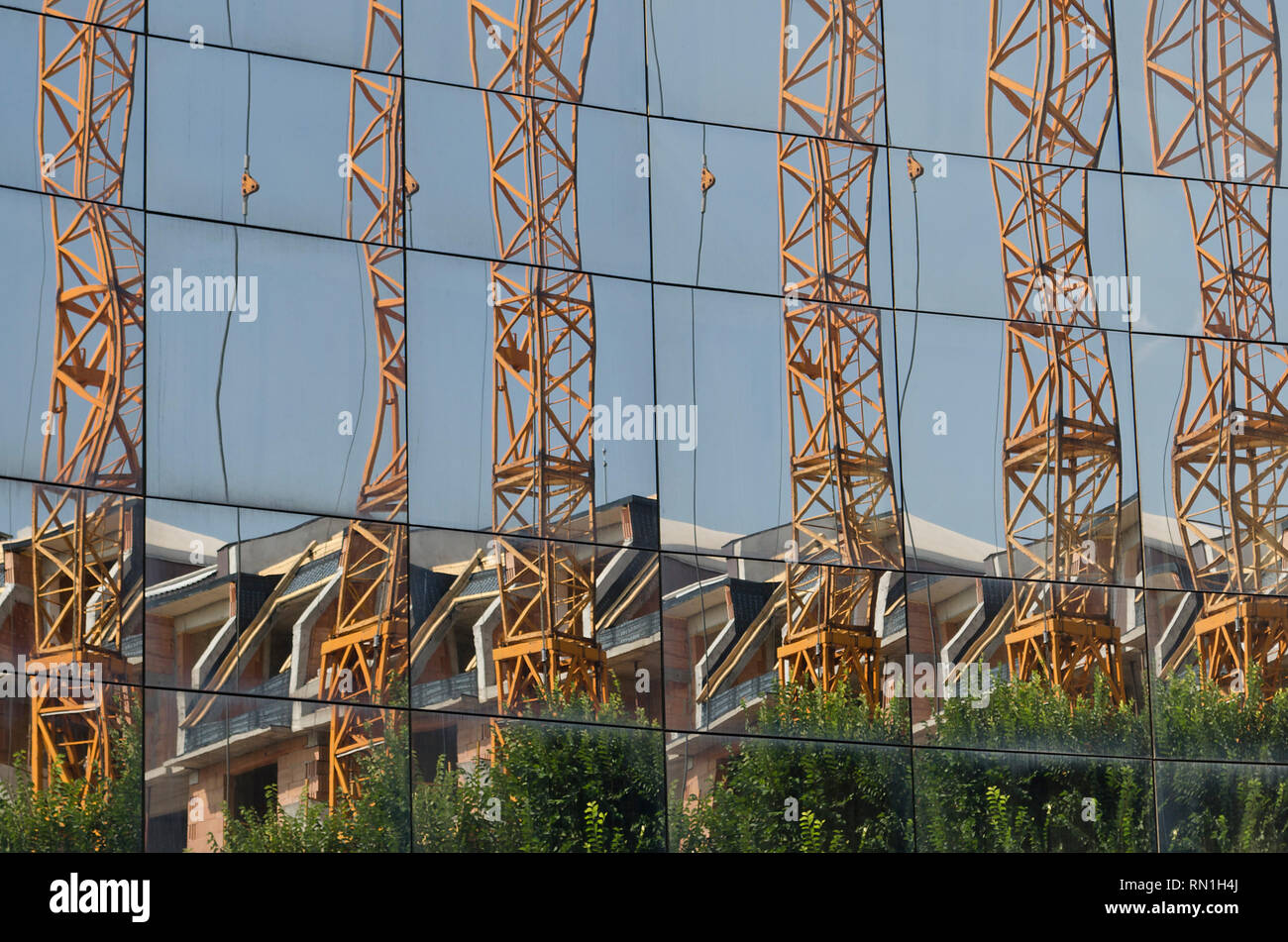 Große Kran auf der Baustelle Stockfoto