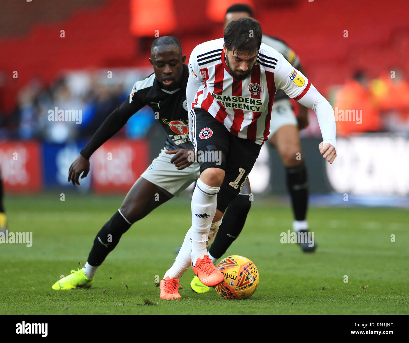 Von Sheffield United Kieron Freeman (rechts) und das Lesen von modou Barrow Kampf um den Ball in den Himmel Wette Meisterschaft Gleiches an Bramall Lane, Sheffield. Stockfoto