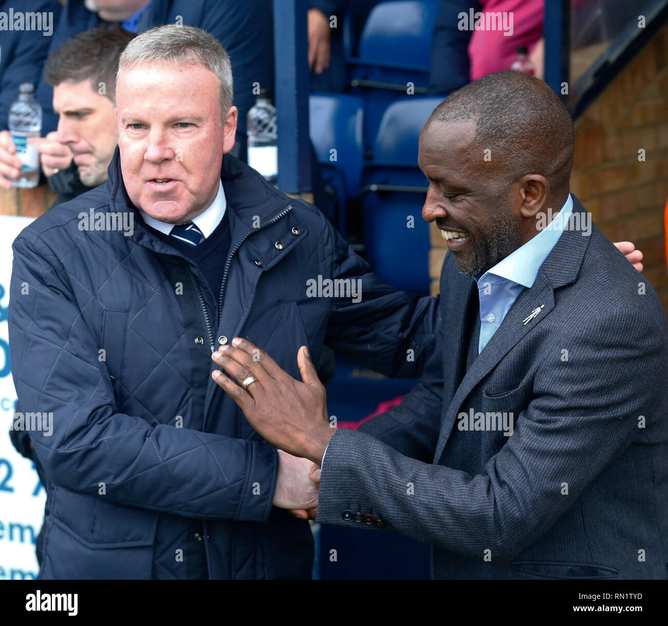 Southend, 16. Februar 2019 L-R Kenny Jackett Manager von Portsmouth und Chris Powell Manager von Southend United während Sky Bet Liga eine Übereinstimmung zwischen den Southend United und Portsmouth an Wurzeln Hall Boden, Southend, England am 16. Feb 2019. Kredit Aktion Foto Sport Stockfoto