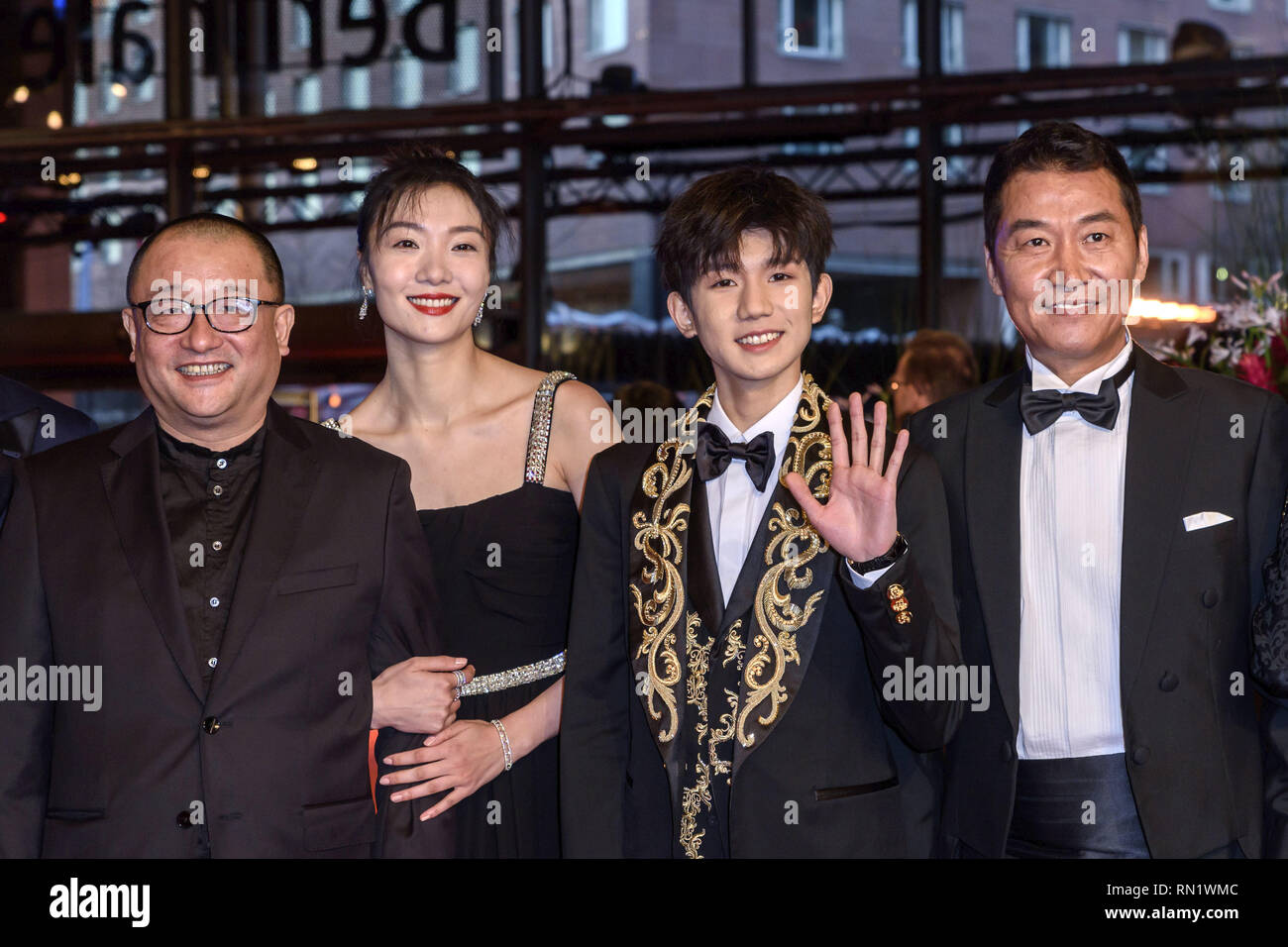 Berlin, Deutschland. 14 Feb, 2019. Wang Xiaoshuai, Qi Xi, Wang Yuan/Roy Wang Zhao Yanguozhang/Zhao-Yan Guo-Zhang bei der Premiere von 'So Lange, mein Sohn/Di jiu tian Chang'auf der Berlinale 2019/69. Internationalen Filmfestspiele Berlin im Berlinale Palast. Berlin, 14.02.2019 | Verwendung der weltweiten Kredit: dpa/Alamy leben Nachrichten Stockfoto