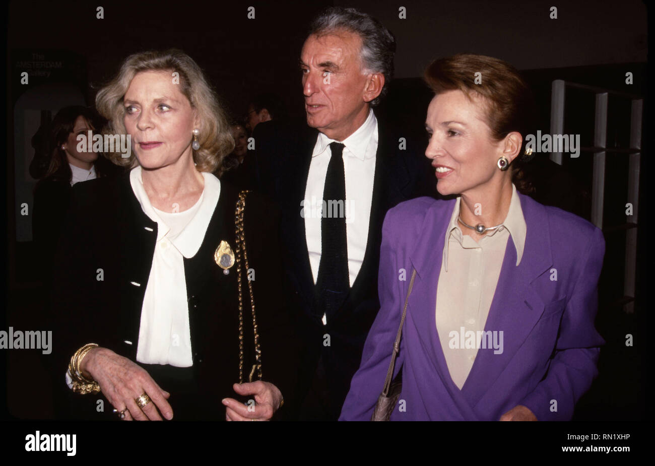 *** Foto ** Lee Radziwill, jüngere Schwester von Jackie Kennedy Onassis, hat ist im Alter von 85 Lauren Bacall, Herbert Ross und Lee Radziwill einer Gala in New York City am 1. April, 1989 Quelle: Walter McBride/MediaPunch Stockfoto