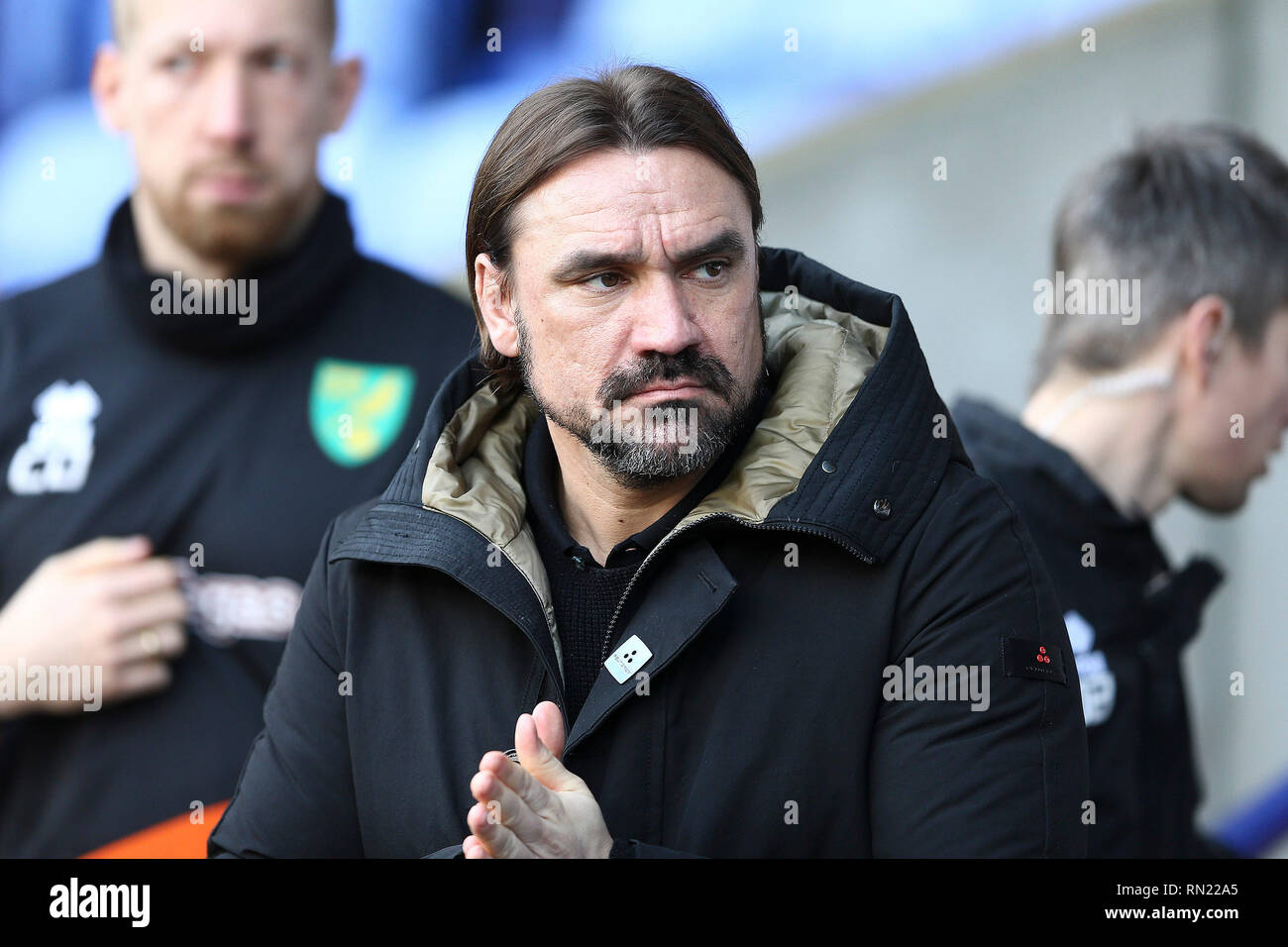 Norwich City Manager Daniel Farke an schaut. EFL Skybet Meisterschaft übereinstimmen, Bolton Wanderers v Norwich City an der Universität Bolton Stadion in Bolton, Lancs am Samstag, den 16. Februar 2019. Dieses Bild dürfen nur für redaktionelle Zwecke verwendet werden. Nur die redaktionelle Nutzung, eine Lizenz für die gewerbliche Nutzung erforderlich. Keine Verwendung in Wetten, Spiele oder einer einzelnen Verein/Liga/player Publikationen. pic von Chris Stading/Andrew Orchard sport Fotografie/Alamy leben Nachrichten Stockfoto