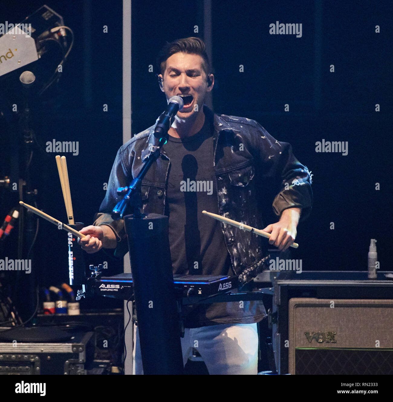 Berlin, Deutschland. 16 Feb, 2019. Der amerikanische Sänger Justin Jesso ist der Opening Act von Tears For Fears auf der Bühne im Tempodrom. Quelle: Annette Riedl/dpa/Alamy leben Nachrichten Stockfoto