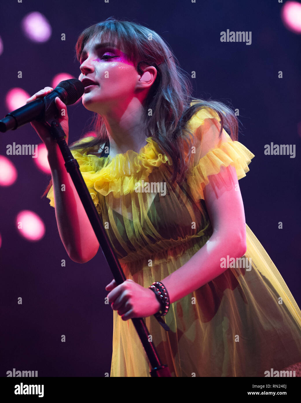 Glasgow, UK. 16. Februar 2019. Lauren Mayberry von pop band Chvrches im Konzert an die SSE-Hydro-Arena in Glasgow. Credit: Colin Fisher/Alamy leben Nachrichten Stockfoto