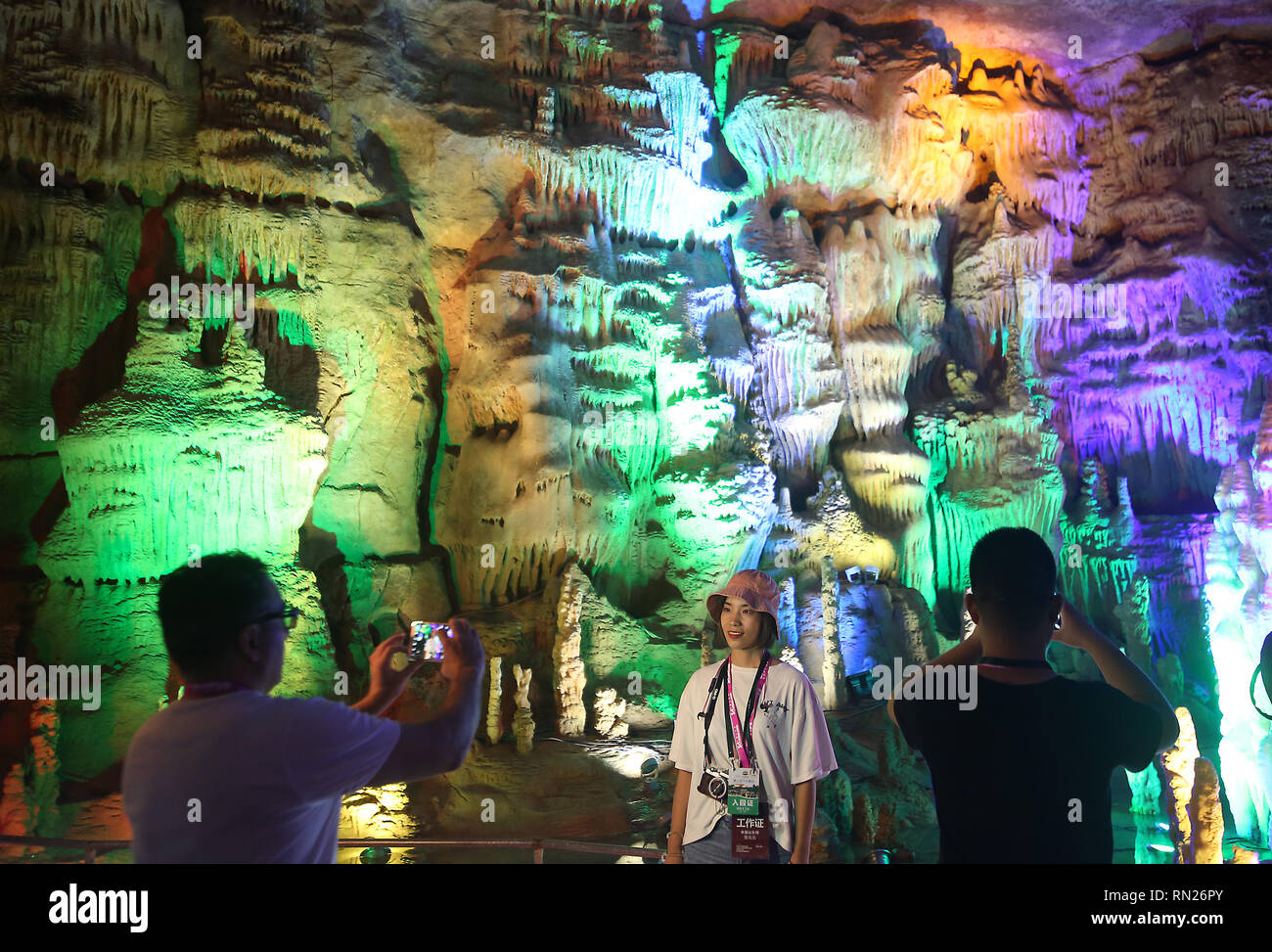 August 23, 2018 - Tai'an, Shandong, China - chinesische Touristen besuchen die das Great Rift Valley Mount Tai, Provinz Shandong, am 23. August 2018. Auf einer Fläche von 1,28 Millionen Quadratmetern, die 6.000 Meter ungerade lange Karsthöhle ist ungefähr 500 Millionen Jahren. Credit: Stephen Rasierer/ZUMA Draht/Alamy leben Nachrichten Stockfoto