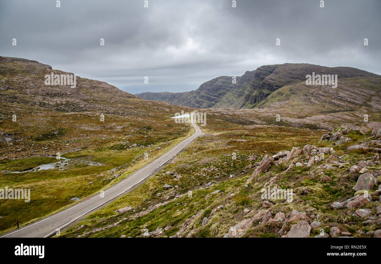 Die Bealach Na Ba Mountain Pass Road kreuzt Moor auf seinem Gipfel