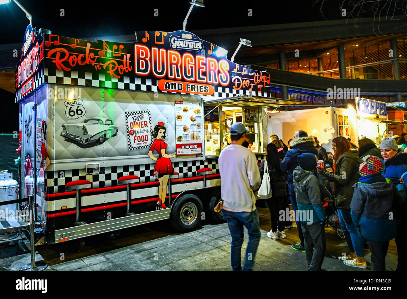 Burger und Pommes Frites, Lebensmittel-LKW, Vancouver, British Columbia, Kanada. Stockfoto