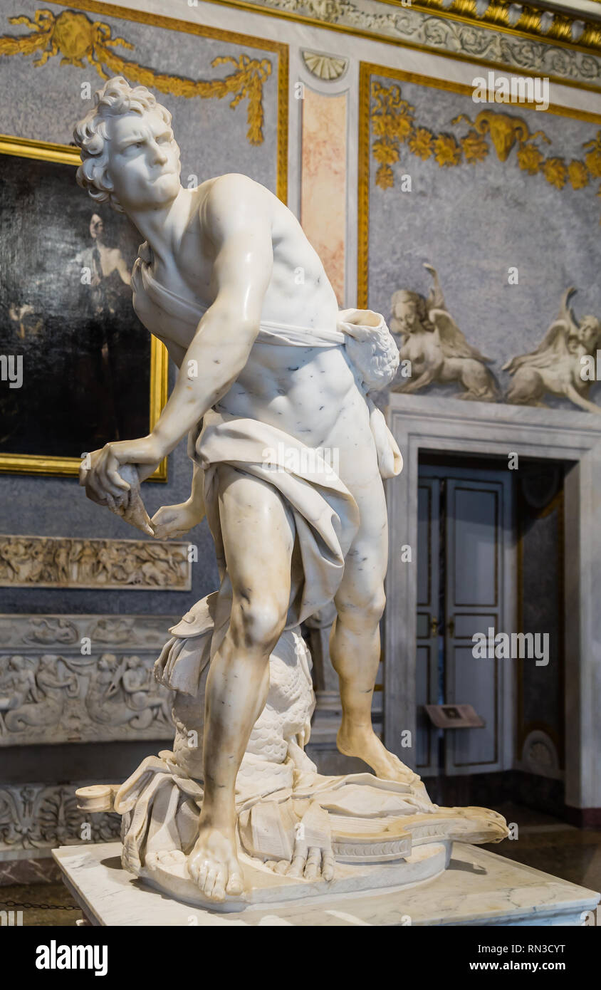 Marmor-skulptur David von Gian Lorenzo Bernini in der Galleria Borghese, Rom, Italien Stockfoto