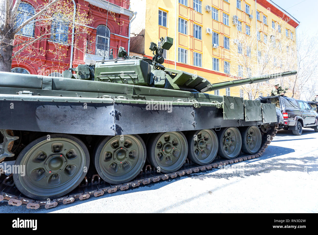 Samara, Russland - Mai 5, 2018: Neue militärische modifizierte russische Armee Kampfpanzer T-72 B3 M in der Farbe grün in der Stadt die Parade vor Stockfoto