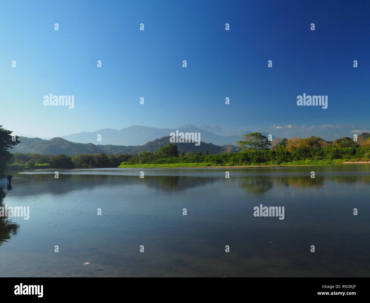 Der Fluss der Palomino und die kolumbianischen Anden Stockfoto