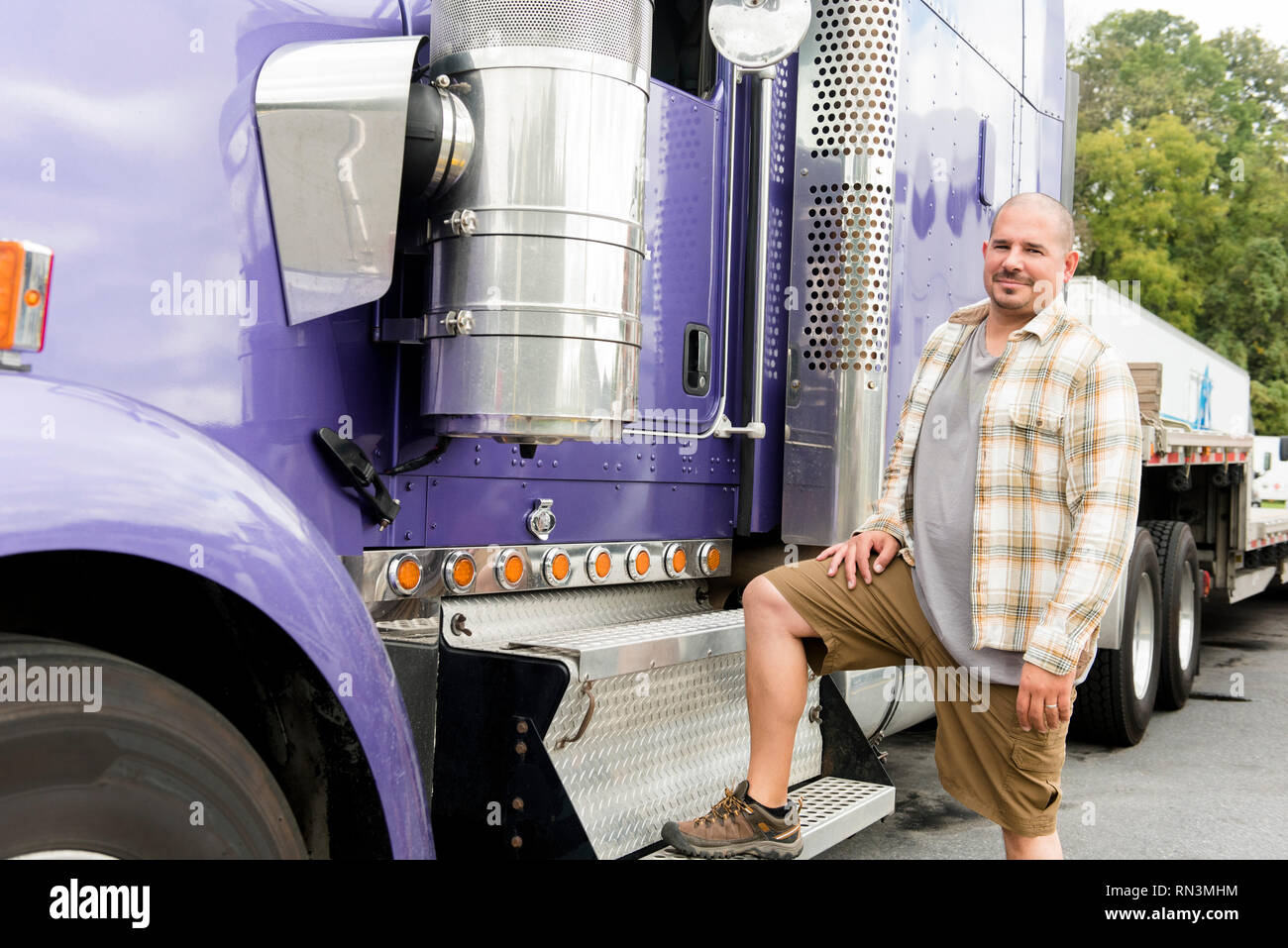 Purple Truck Stockfotos Und Bilder Kaufen Alamy