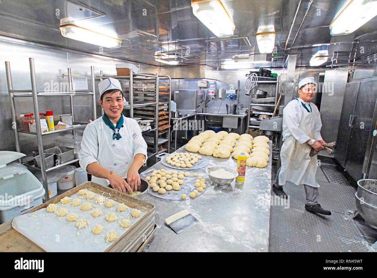 Bäckerei Arbeiter auf Holland America Kreuzfahrtschiff m/s Westerdam. Stockfoto