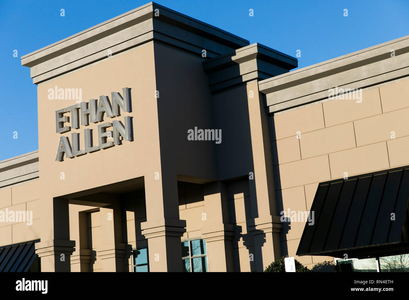 Ein logo Zeichen außerhalb eines Ethan Allen Store in Sterling, Virginia am 14. Februar 2019. Stockfoto