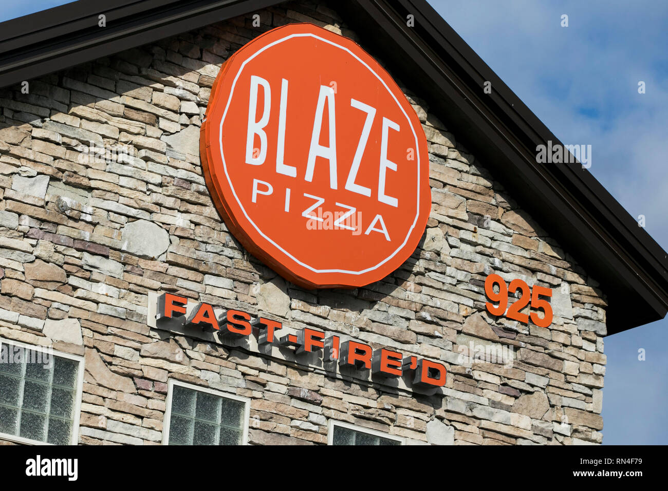 Ein logo Zeichen außerhalb einer Flamme Pizza Restaurant Lage in Martinsburg, West Virginia am 13. Februar 2019. Stockfoto