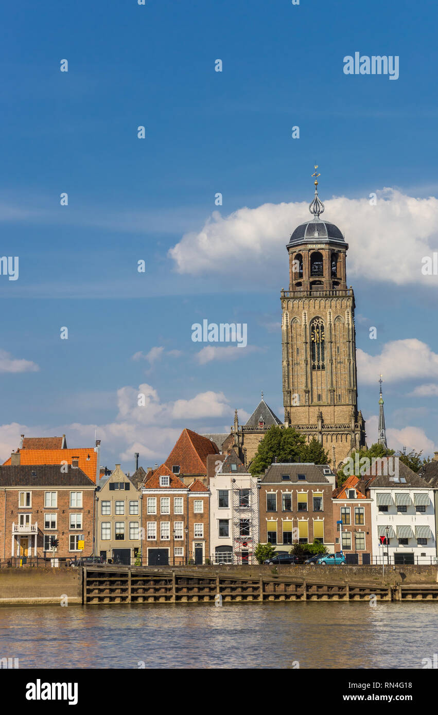 Turm der Lebuinus Kirche in Deventer, Niederlande Stockfoto