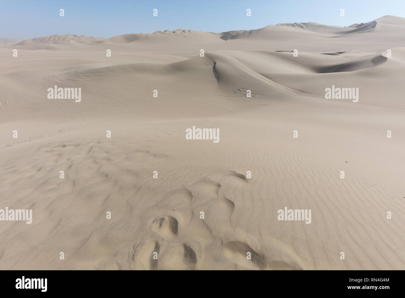 Er Huacachina Oasis, Desert sand Dünen in der Nähe der Stadt Ica, Peru Stockfoto