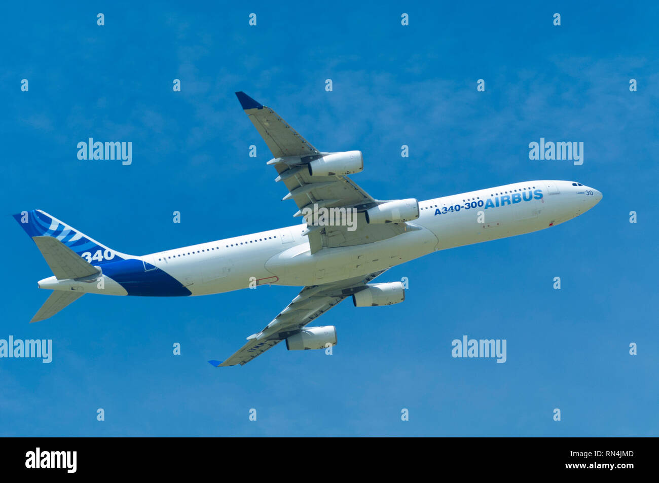 Frankreich, Seine Saint Denis (93), Paris-Le Bourget Flughafen, International Paris Air Show 2009, Airbus A340-300 Fliegen Stockfoto