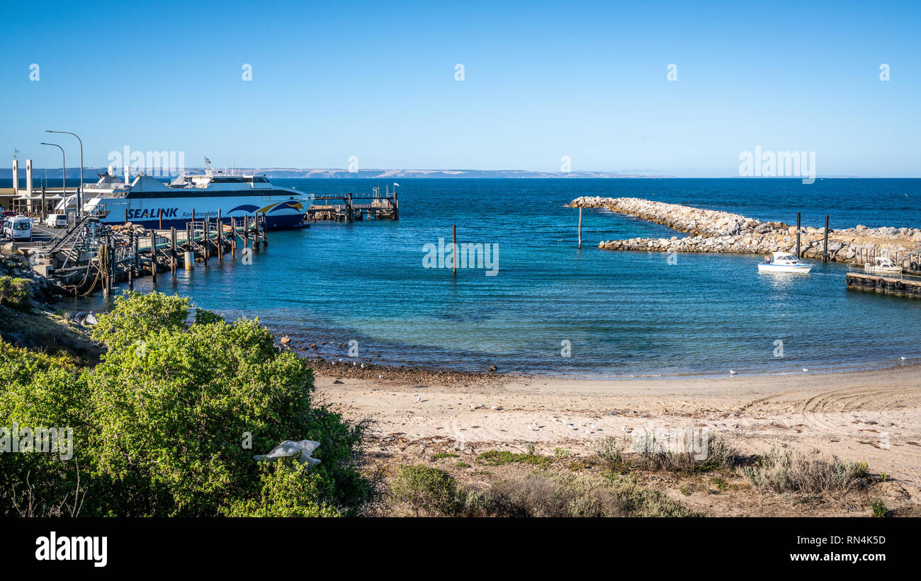 1. Januar 2019, Cape Jervis, South Australia: Sealink Boat Harbour View und Kangaroo Island mit der Fähre von Cape Jervis Landspitze in SA Australien Stockfoto