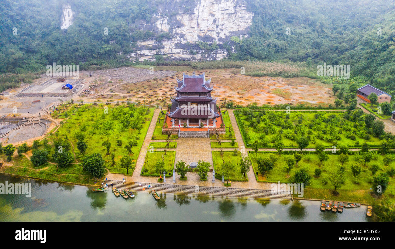 Von Ecotourism Trang eine Bootstour, Đền Thánh Cao Sơn Tempel, Ninh Binh, Vietnam erreicht Stockfoto