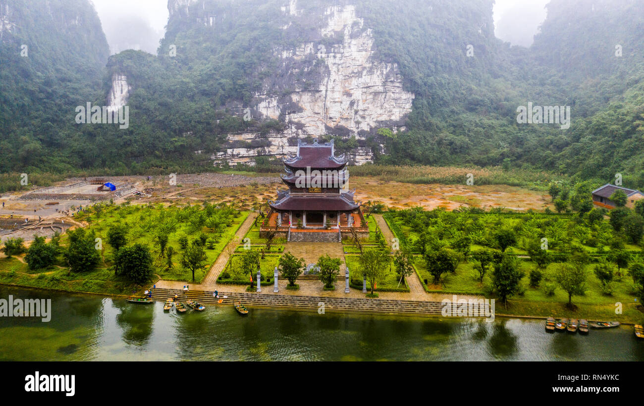 Von Ecotourism Trang eine Bootstour, Đền Thánh Cao Sơn Tempel, Ninh Binh, Vietnam erreicht Stockfoto