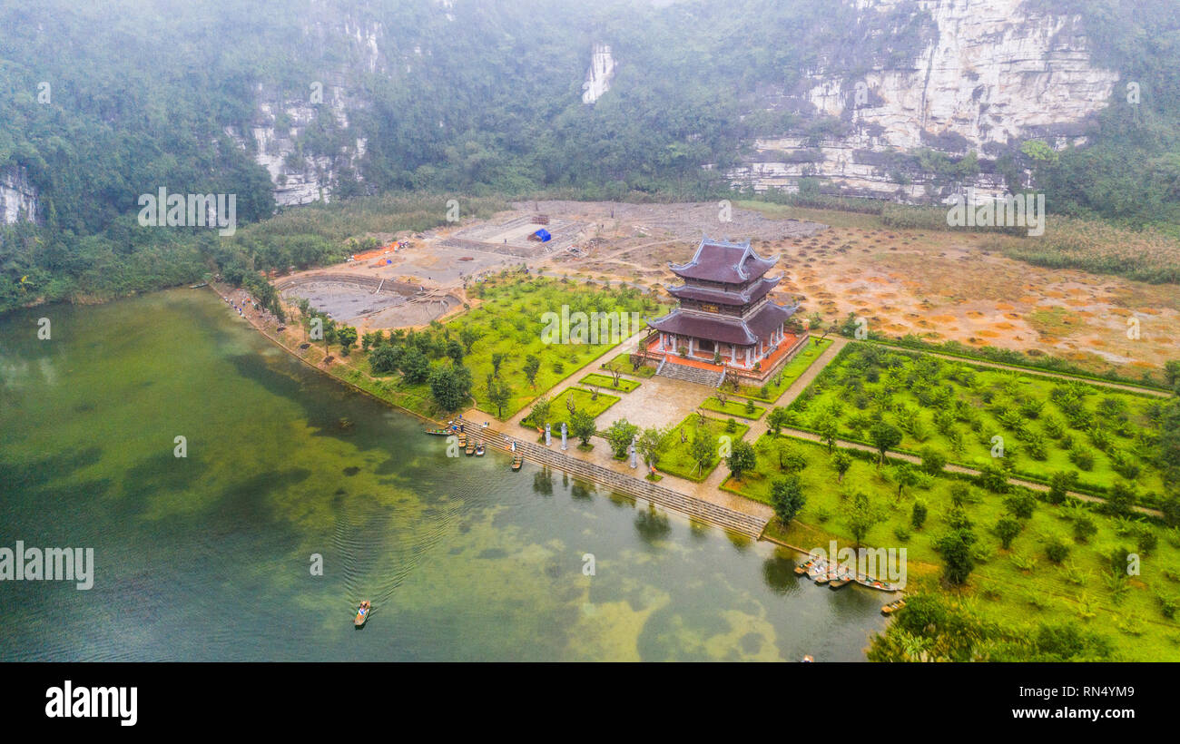 Von Ecotourism Trang eine Bootstour, Đền Thánh Cao Sơn Tempel, Ninh Binh, Vietnam erreicht Stockfoto