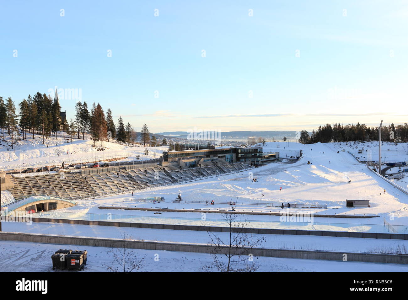 Oslo, Norwegen - 30. Dezember 2018: Holmenkollbakken des Biathlon Stadion am Holmenkollen in Oslo, Norwegen. Stockfoto