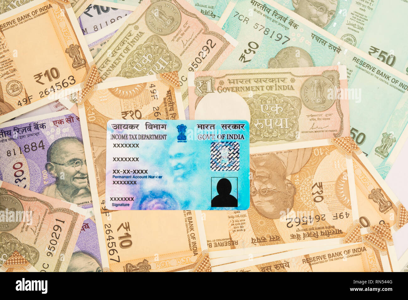 PAN Karte des Stapels der Indischen neue Währung fest. Stockfoto