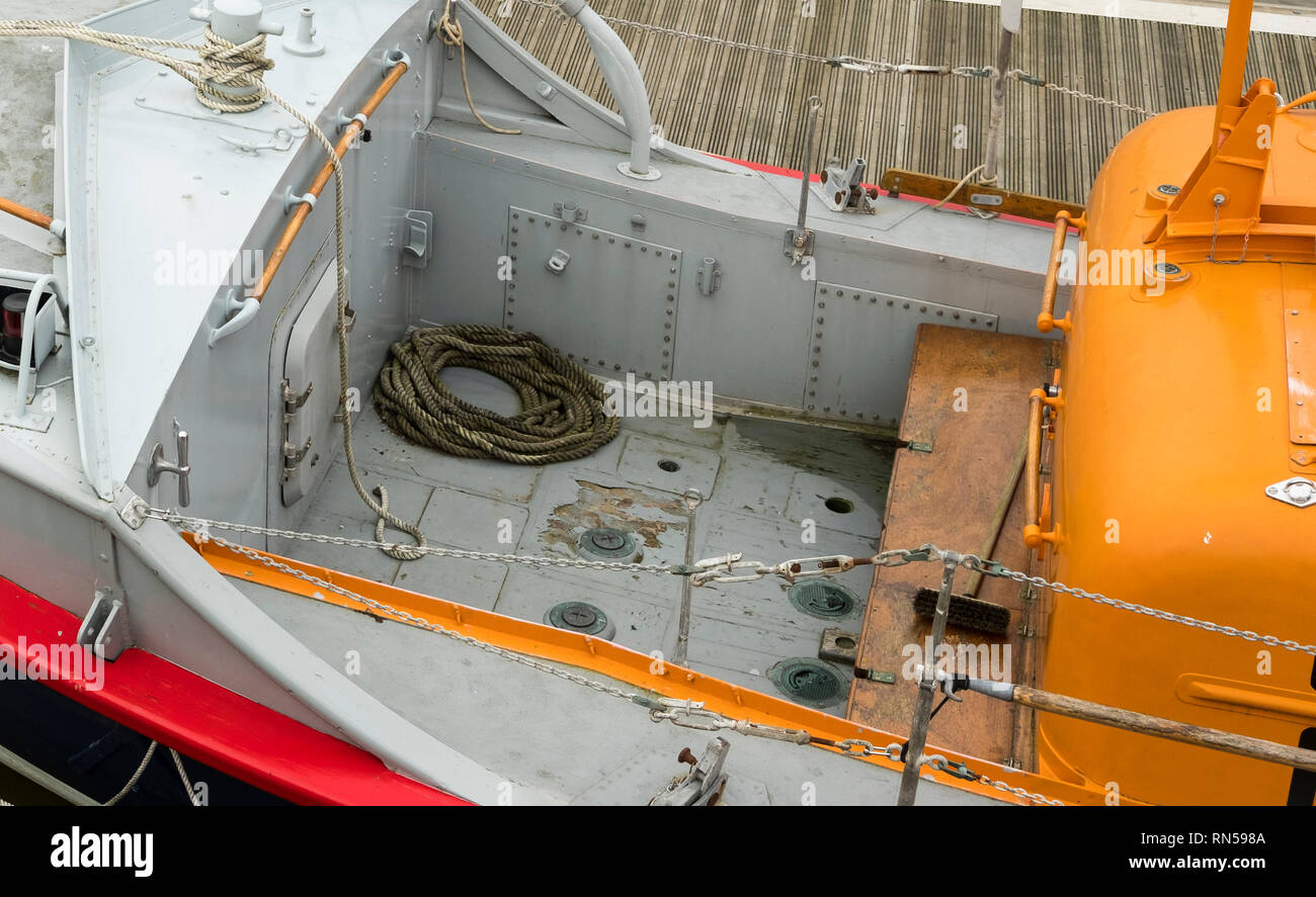 Spiralkabel Seil auf ein altes Design Rettungsboot Stockfoto