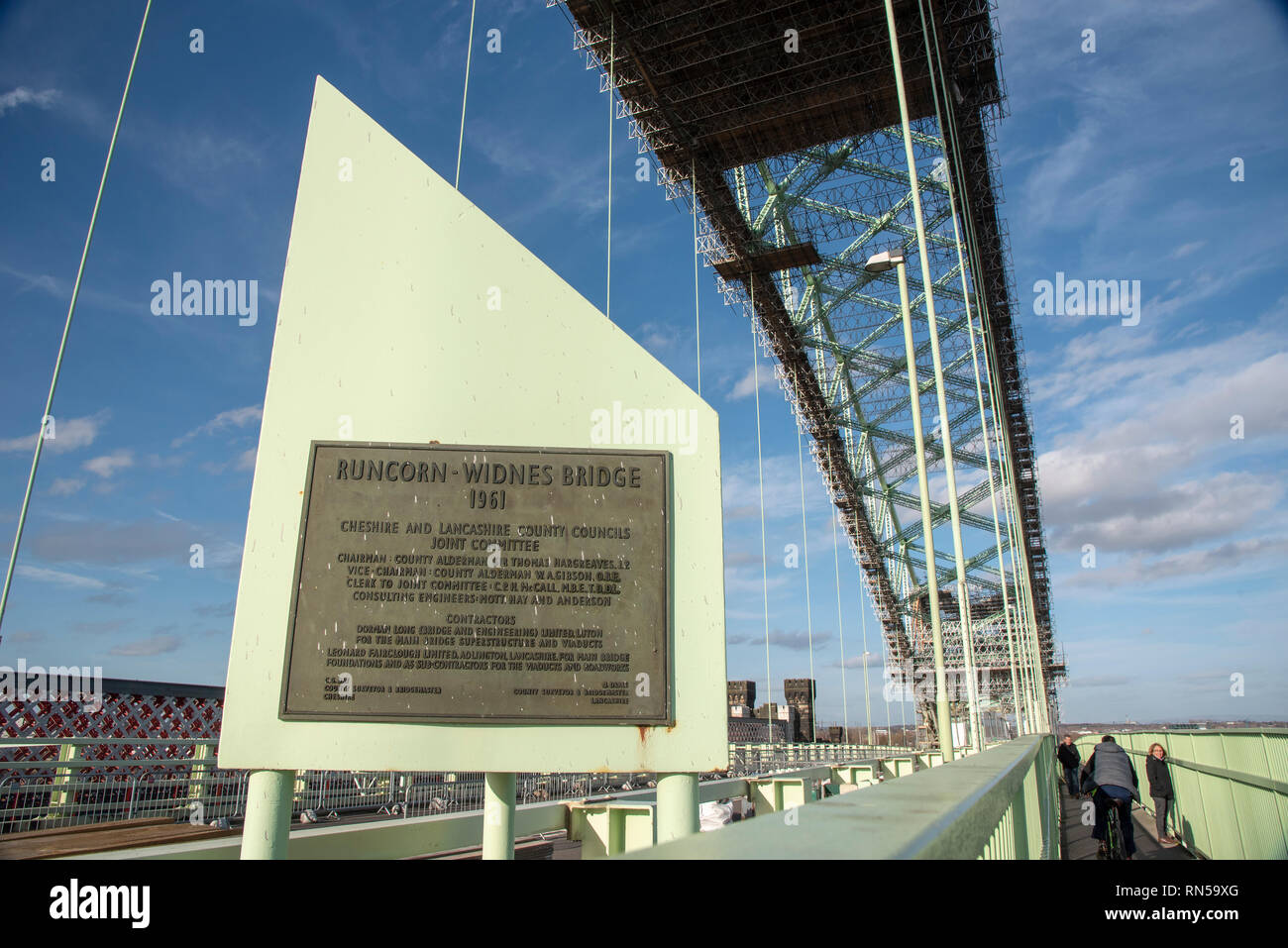 Den Fluss Mersey Brücke crossin Plakette om die alte Queensway Brücke. Stockfoto