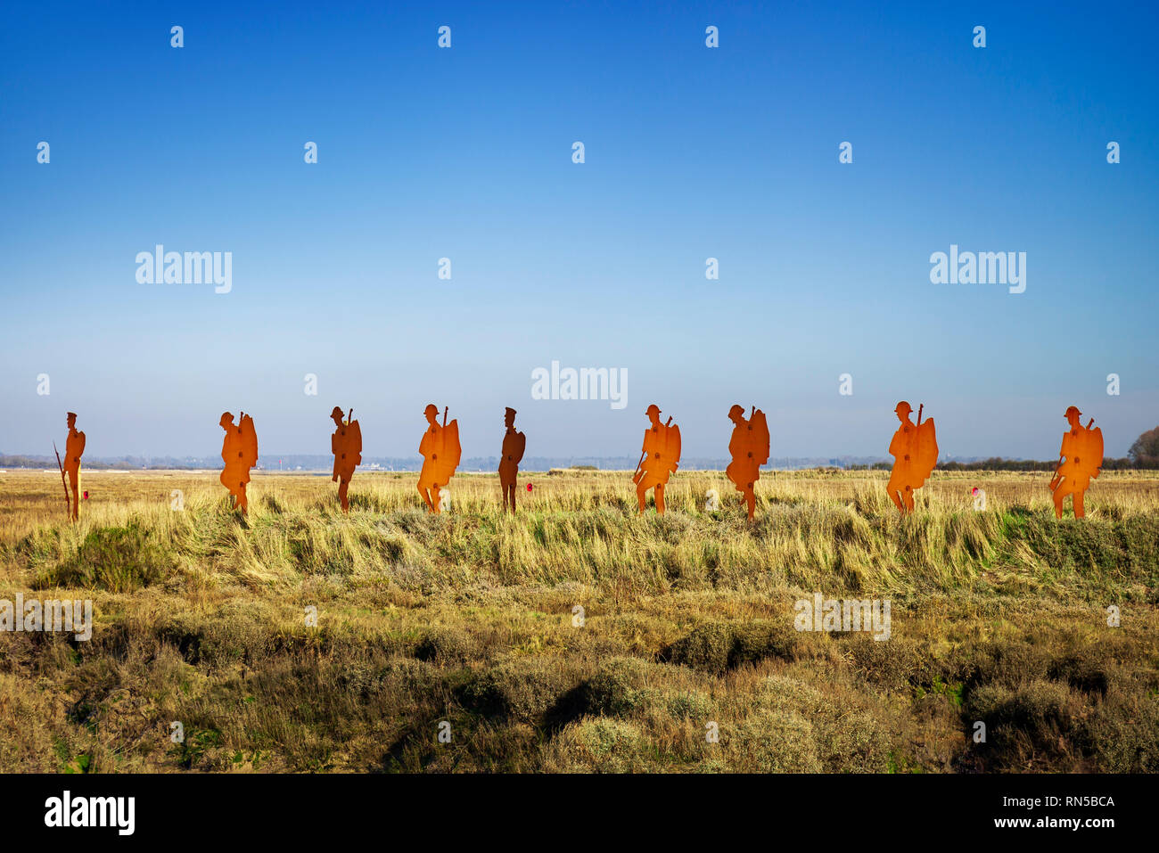 Mersea Island Silhouetten. Ein Denkmal für die Männer von mersea Island, die ihr Leben in den ersten Weltkrieg gab. Stockfoto