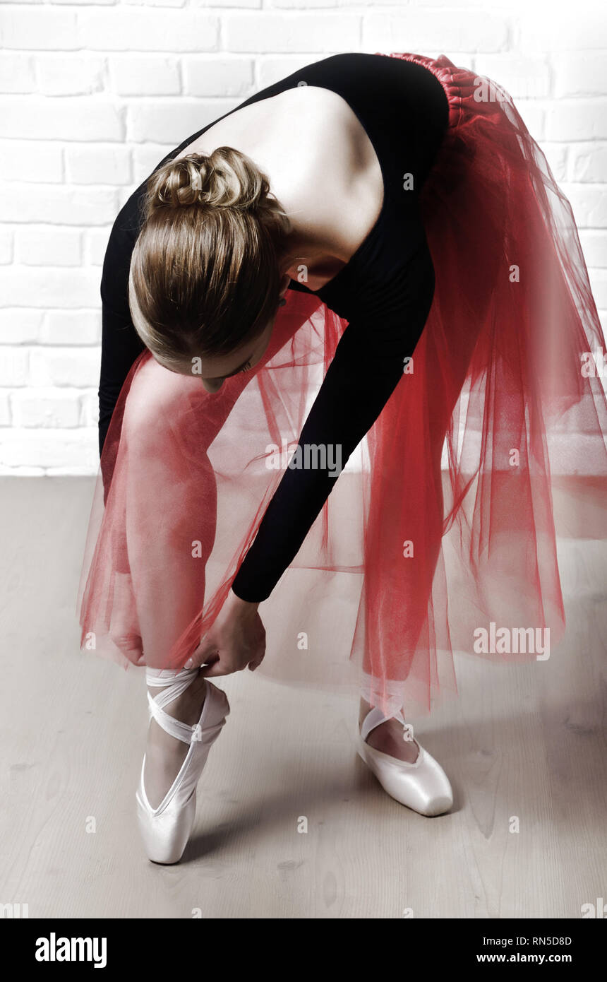 Schnürschuh für ballettschuhe -Fotos und -Bildmaterial in hoher Auflösung –  Alamy