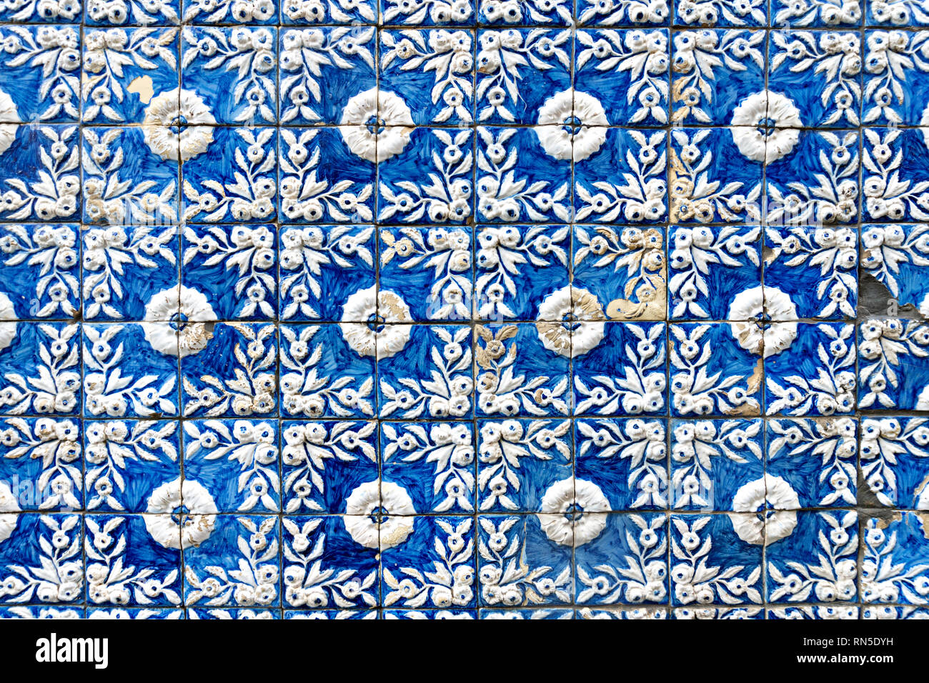 Alte Blaue portugal Fliesen Nahaufnahme. Architektur Wand detail Stockfoto