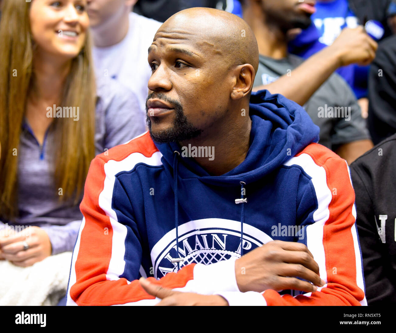 North Carolina, USA. 16 Feb, 2019. Pensionierte Boxlegende Floyd Mayweather besucht Basketball eine Herzog Herren Spiel gegen N. C. Zustand am Februar 16, 2019 Cameron am Innenstadium in NC. Credit: Ed Clemente/ZUMA Draht/Alamy leben Nachrichten Stockfoto