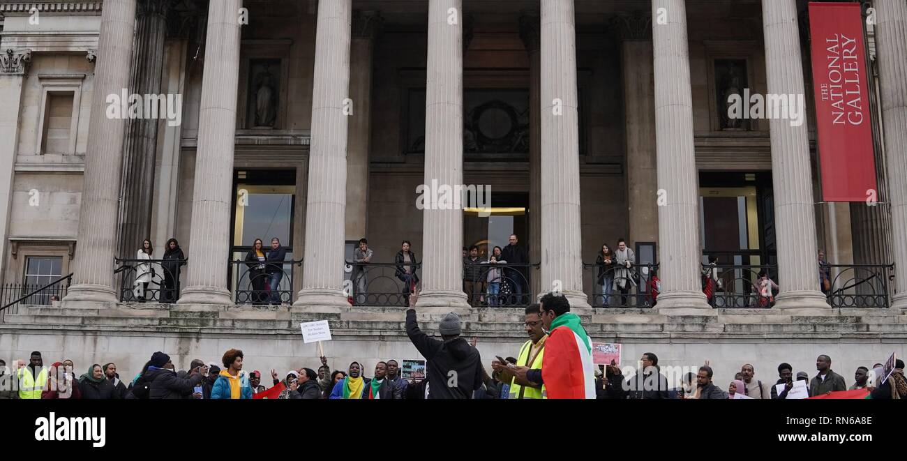 Trafalgar Square, London, UK. 16. Februar 2019. Fotografie in London, während eines Protestes durch die sudanesische Bevölkerung in Großbritannien organisiert, um das sudanesische Regime zu stürzen, hat seit etwa 30 Jahren verursacht, zivile Unruhen und Genozide vor allem im Süden des Sudan, die jetzt ihre Unabhängigkeit hält regierte. Die Grafschaft insgesamt wurde von der Gerechtigkeit, die von Hyperinflation zu rechtswidrigen Haft erlitten. Credit: Ioannis Toutoungi/Alamy leben Nachrichten Stockfoto