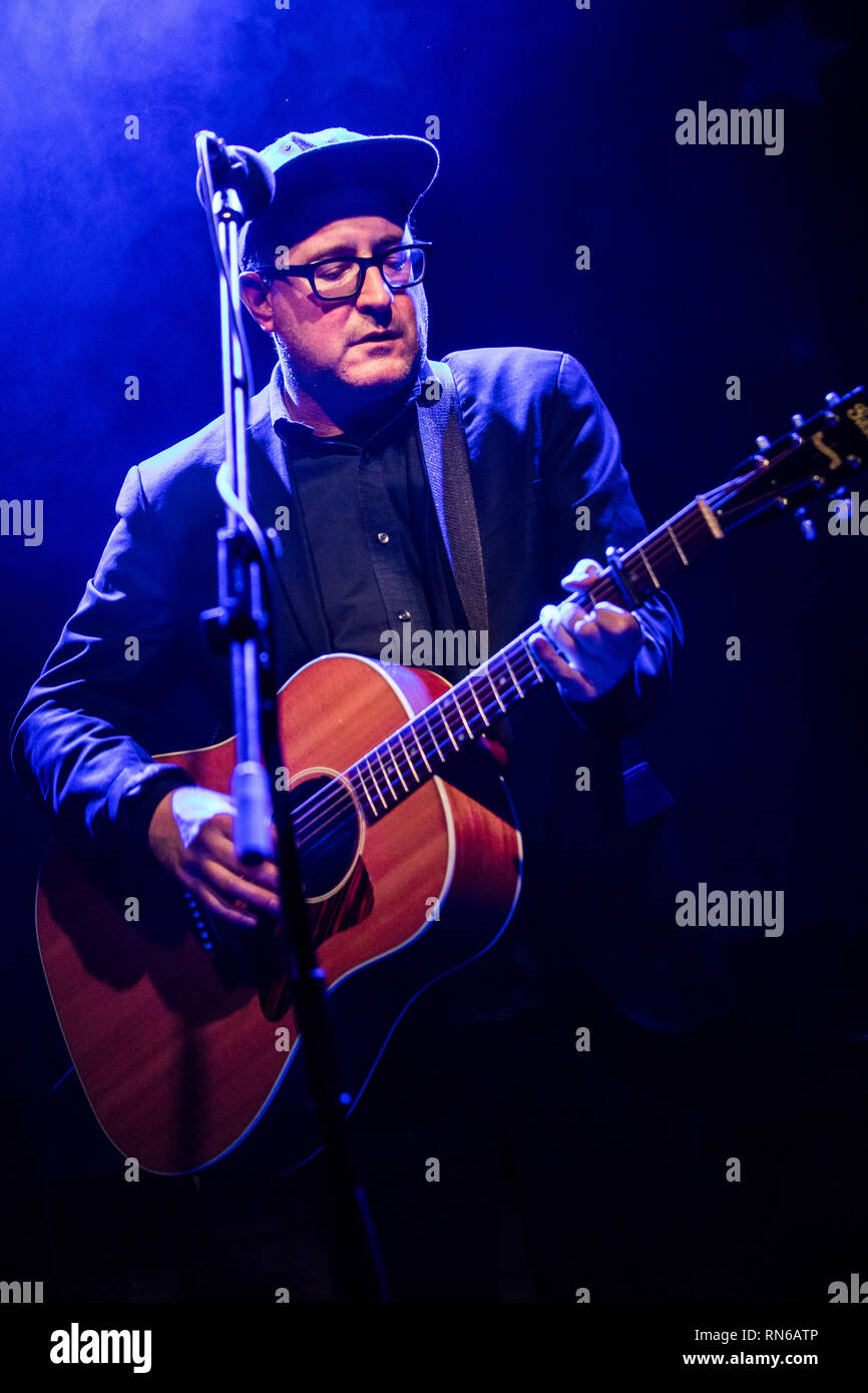 Mailand, Italien. 17 Feb, 2019. Der amerikanische Sänger und Songwriter Craig Finn am besten als Frontmann der Amerikanischen indie rock Band bekannt Die Hold Steady live auf der Bühne des Santeria Social Club durchführen Eröffnung der Show von Brian Fallon. Credit: Rodolfo Sassano/Alamy leben Nachrichten Stockfoto