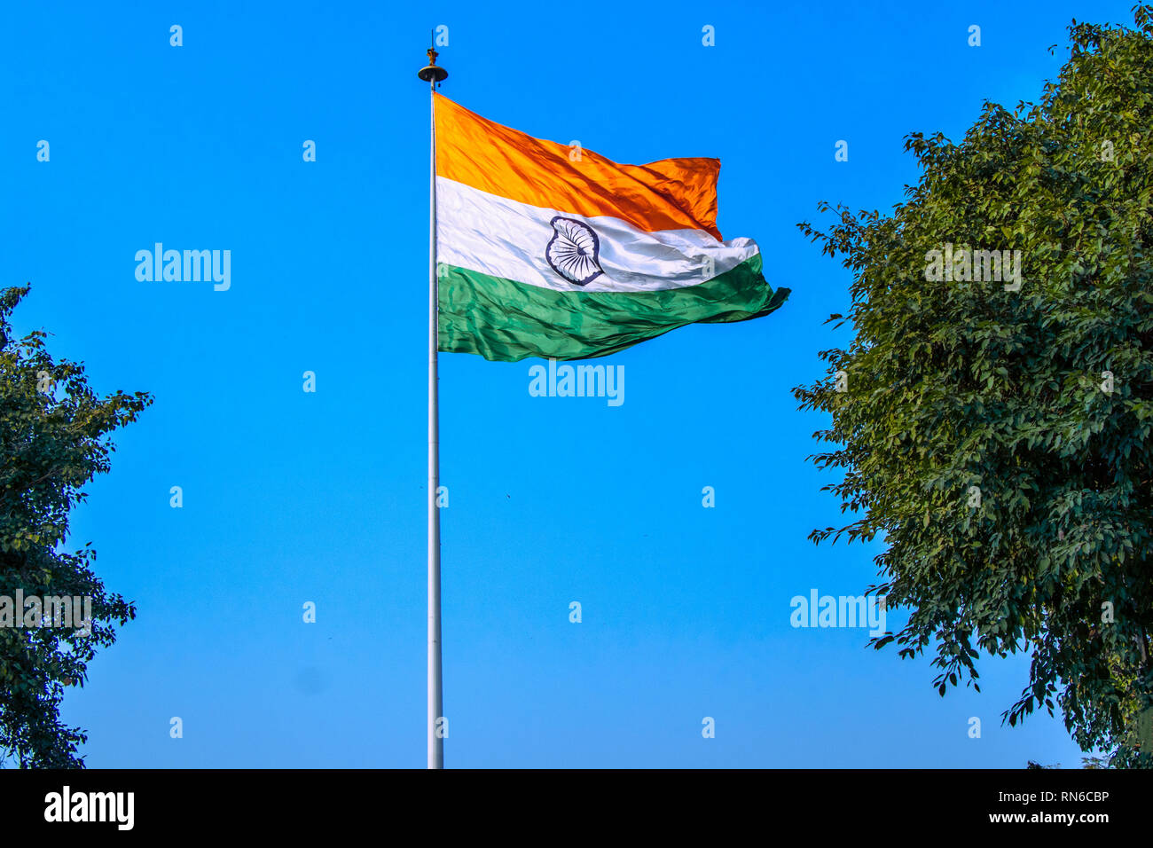 Flagge von Indien ist einer horizontalen rechteckigen tricolor der tiefen Safran, Weiß und Grün mit der ashoka Chakra in Zentrum Stockfoto