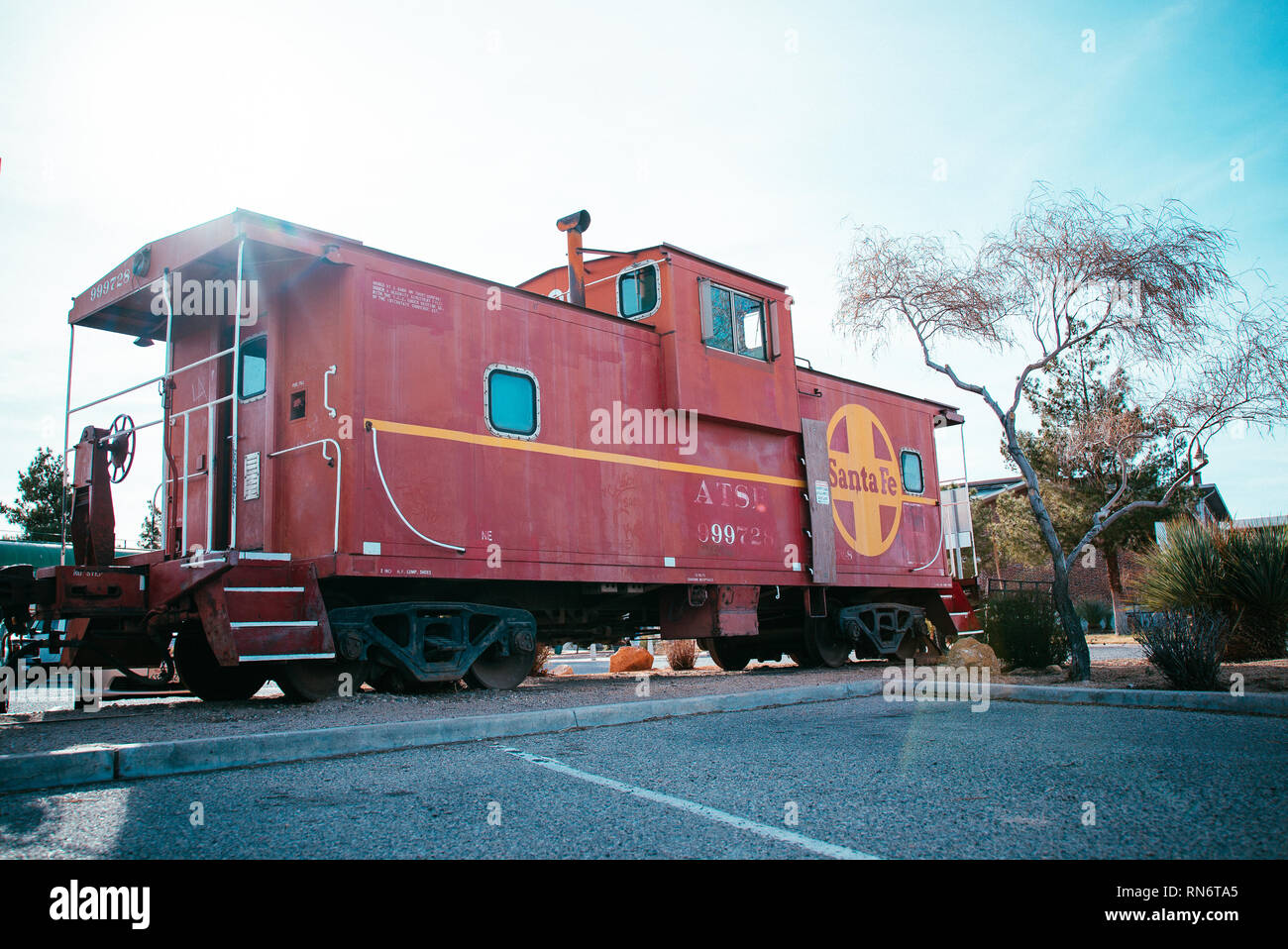 Barstow, Kalifornien, USA - Santa Fe Roten Zug an der westlichen Nordamerika Railroad Museum in der Nähe von Harvey Haus Railroad Depotis zu Geschichte der railroadin gewidmet Stockfoto