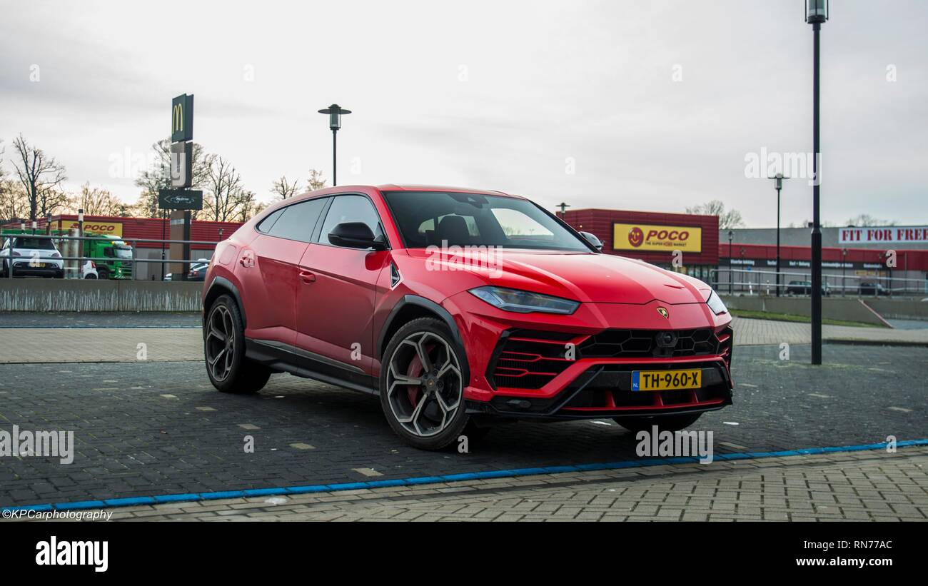 Red Lamborghini Urus Stockfoto
